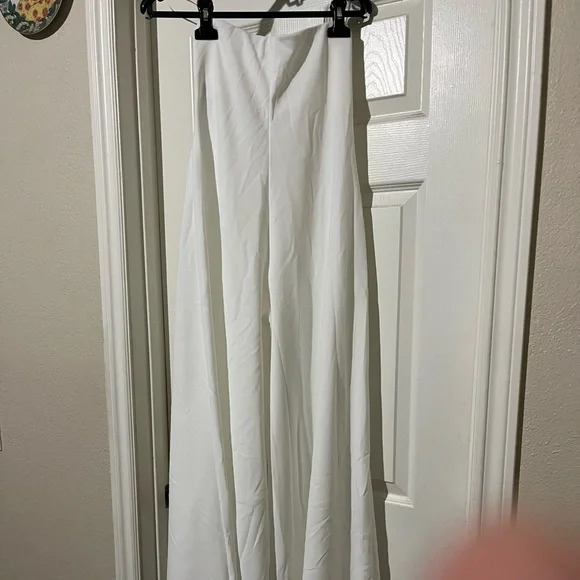 Zara White Jumpsuit with Minimalist Design - Picture 5 of 8